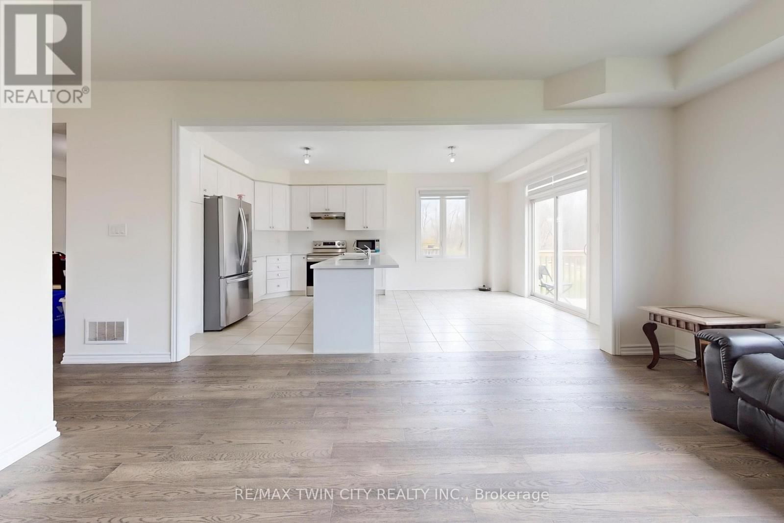 630 LEMAY GROVE Image 4