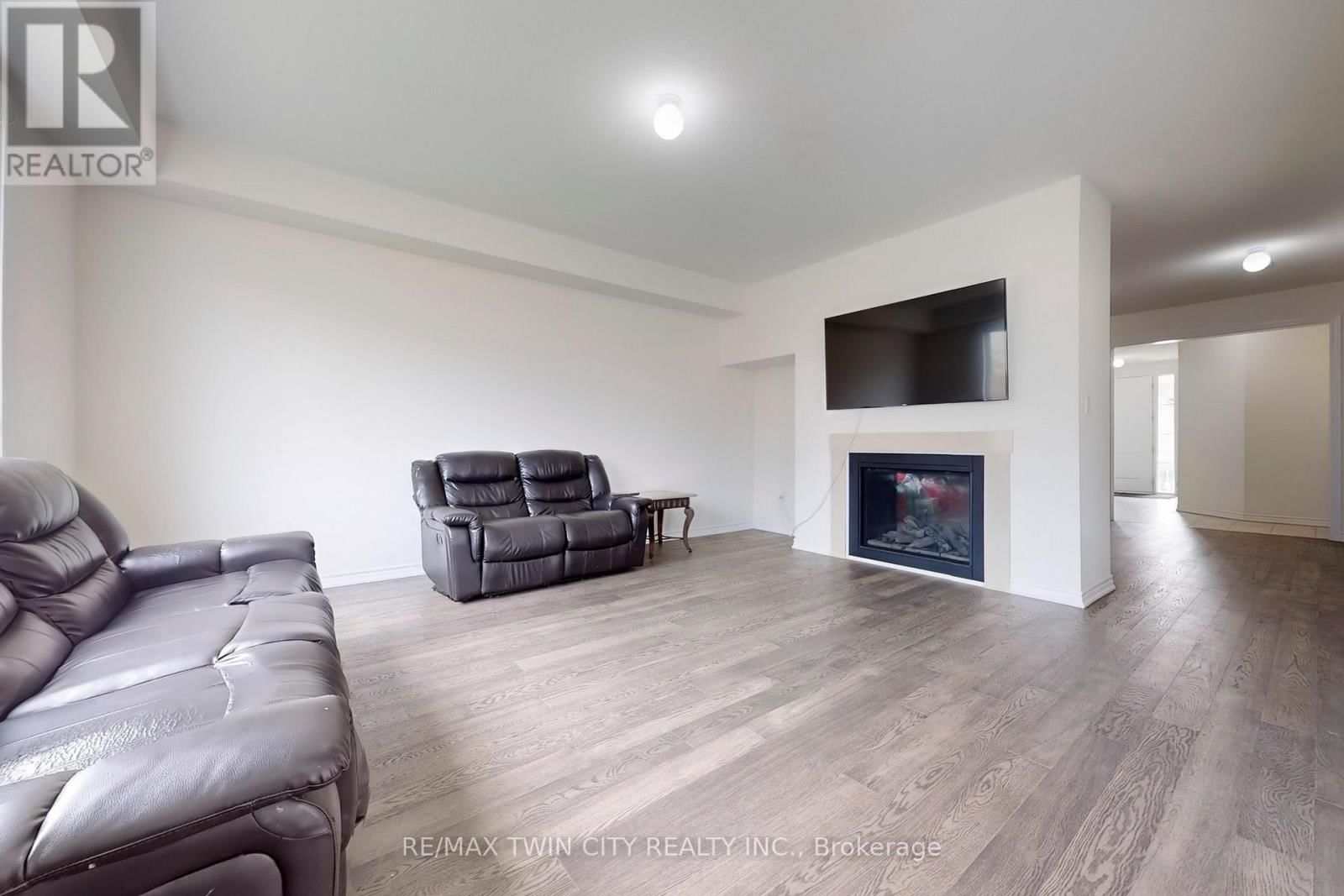 630 LEMAY GROVE Image 5