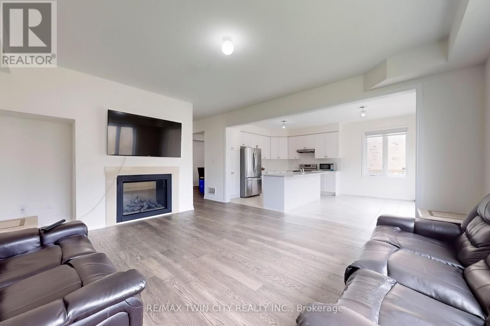 630 LEMAY GROVE Image 6