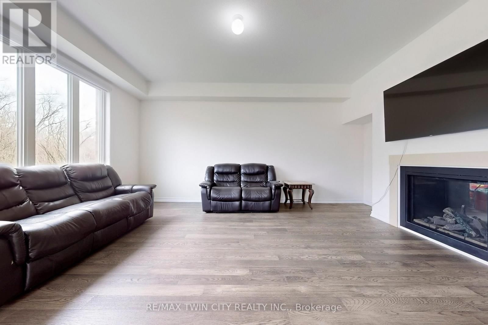 630 LEMAY GROVE Image 7