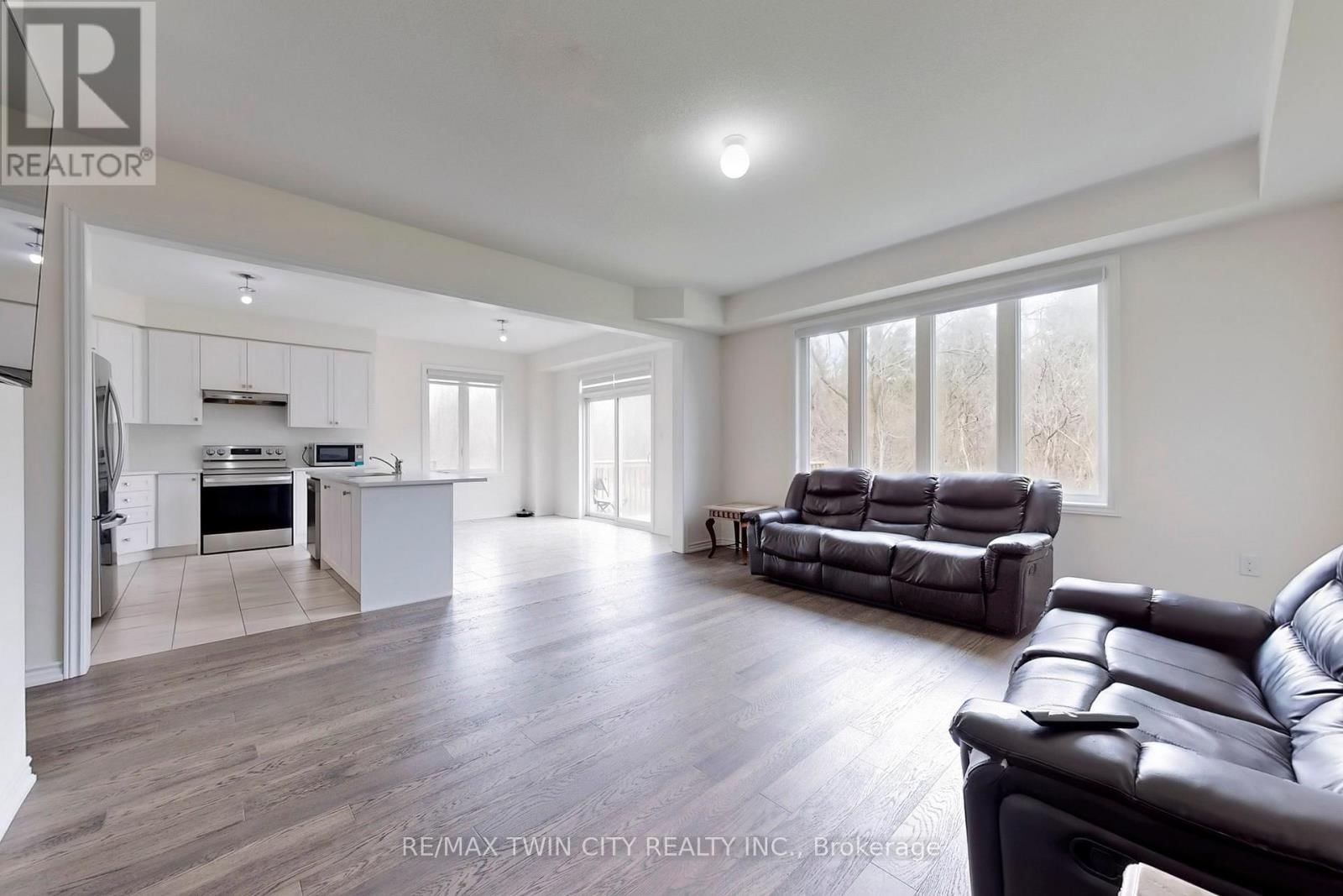 630 LEMAY GROVE Image 8