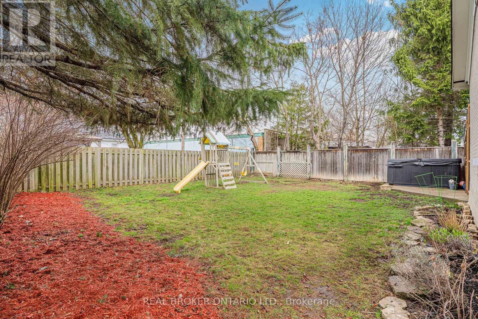 82 BOND STREET Image 10