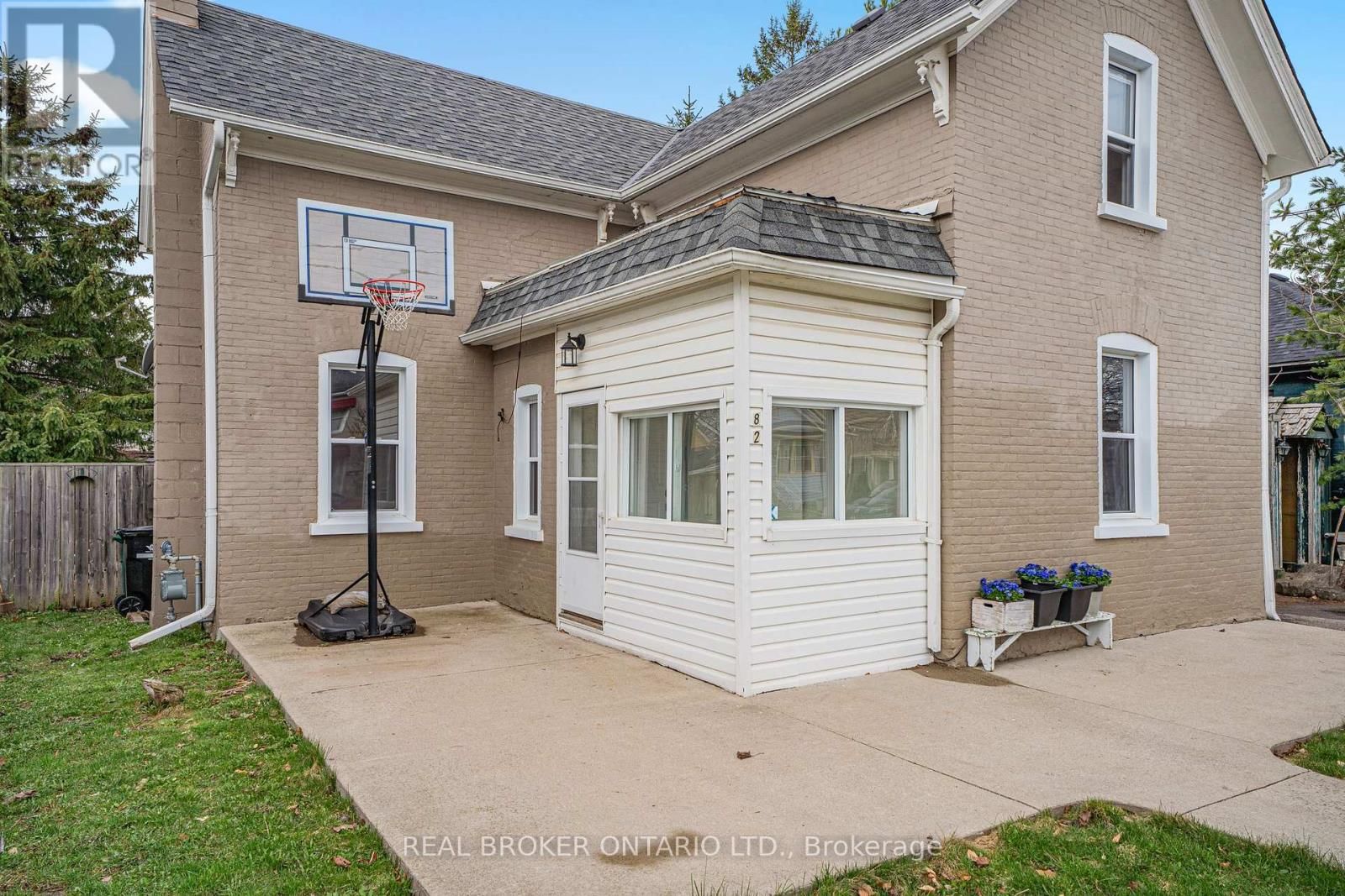 82 BOND STREET Image 12