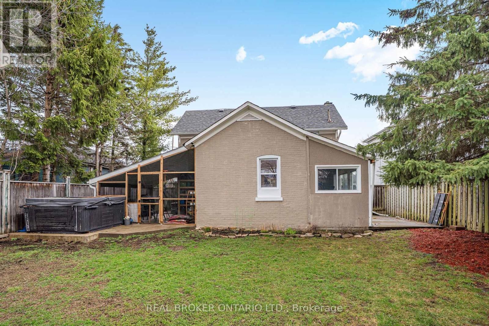 82 BOND STREET Image 15