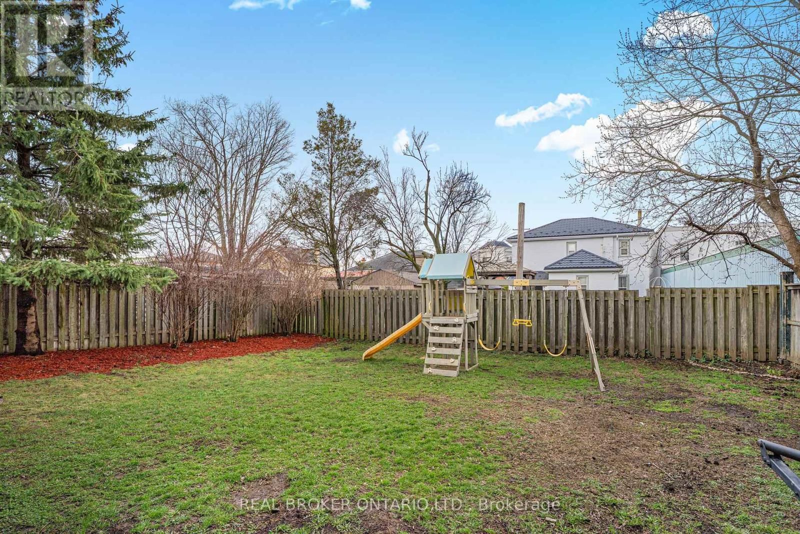 82 BOND STREET Image 16