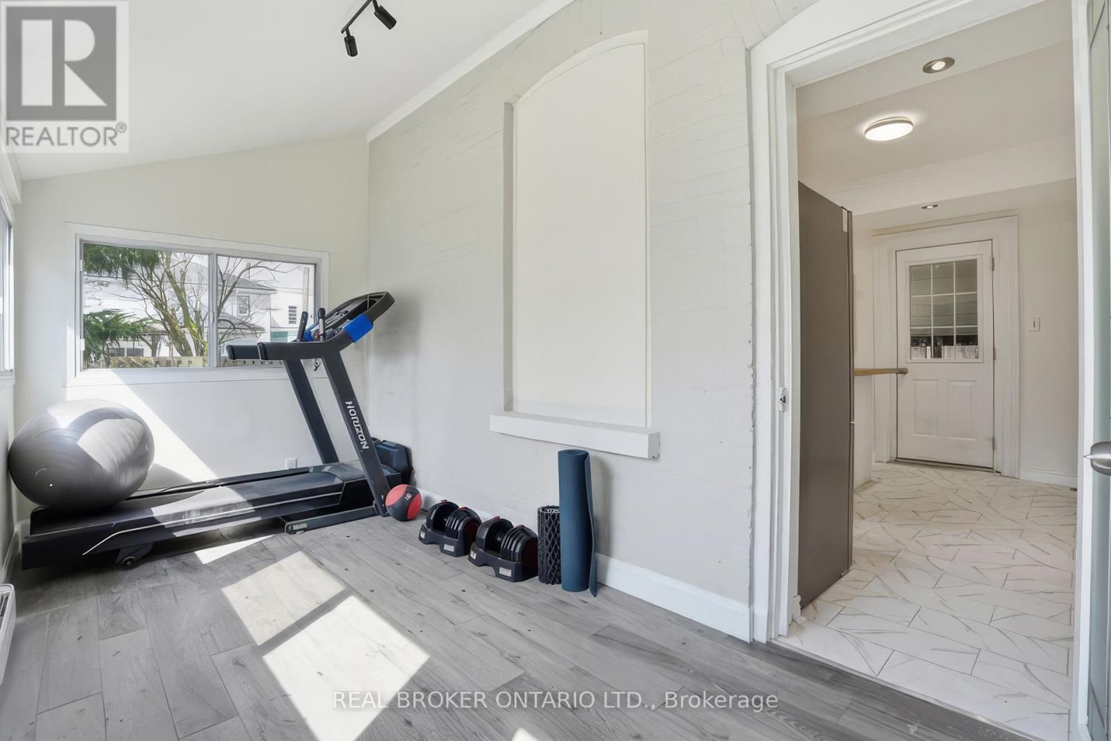 82 BOND STREET Image 19