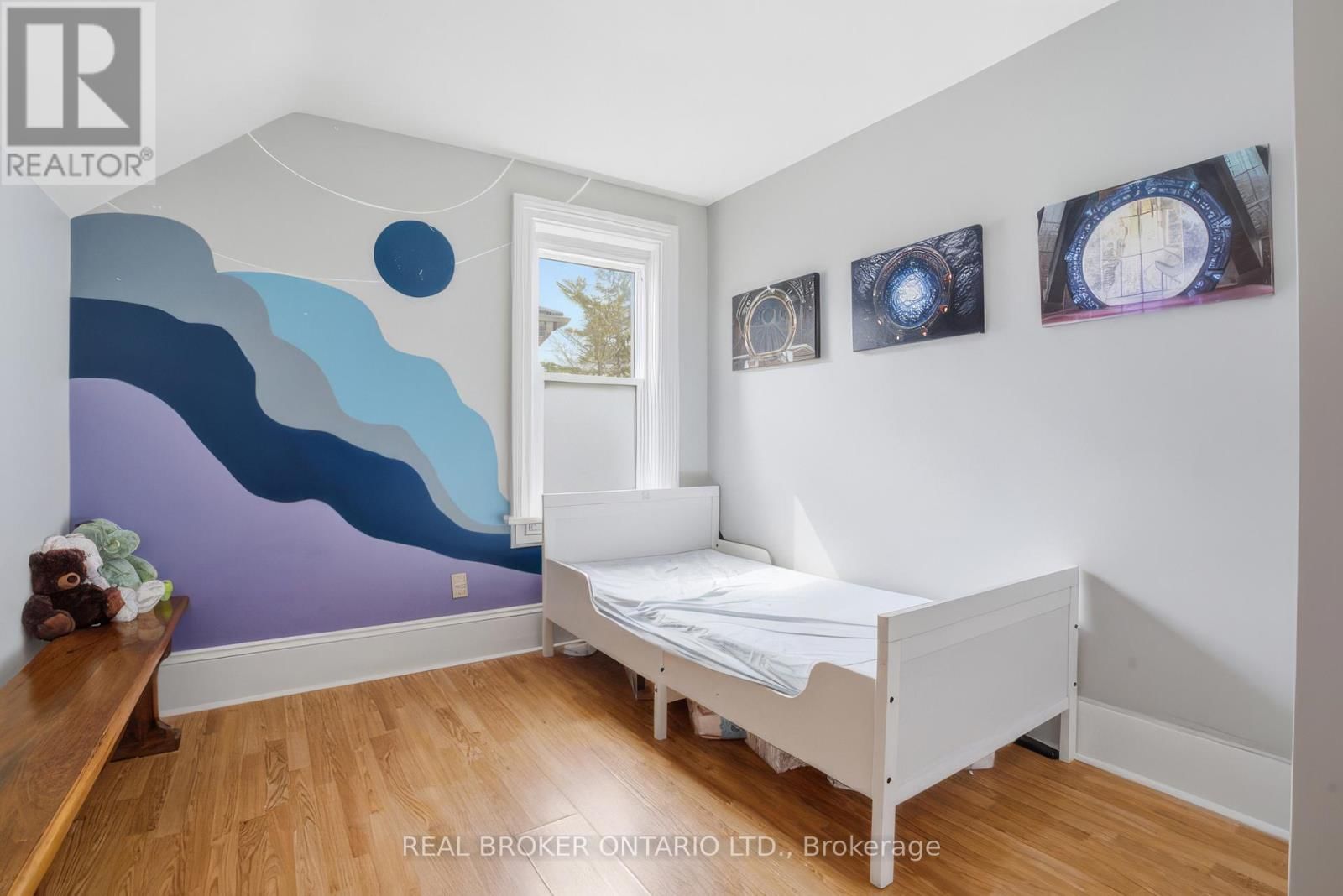 82 BOND STREET Image 22