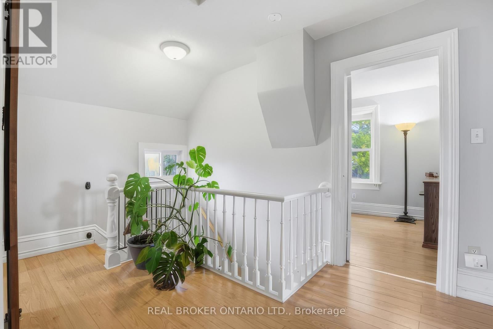 82 BOND STREET Image 23