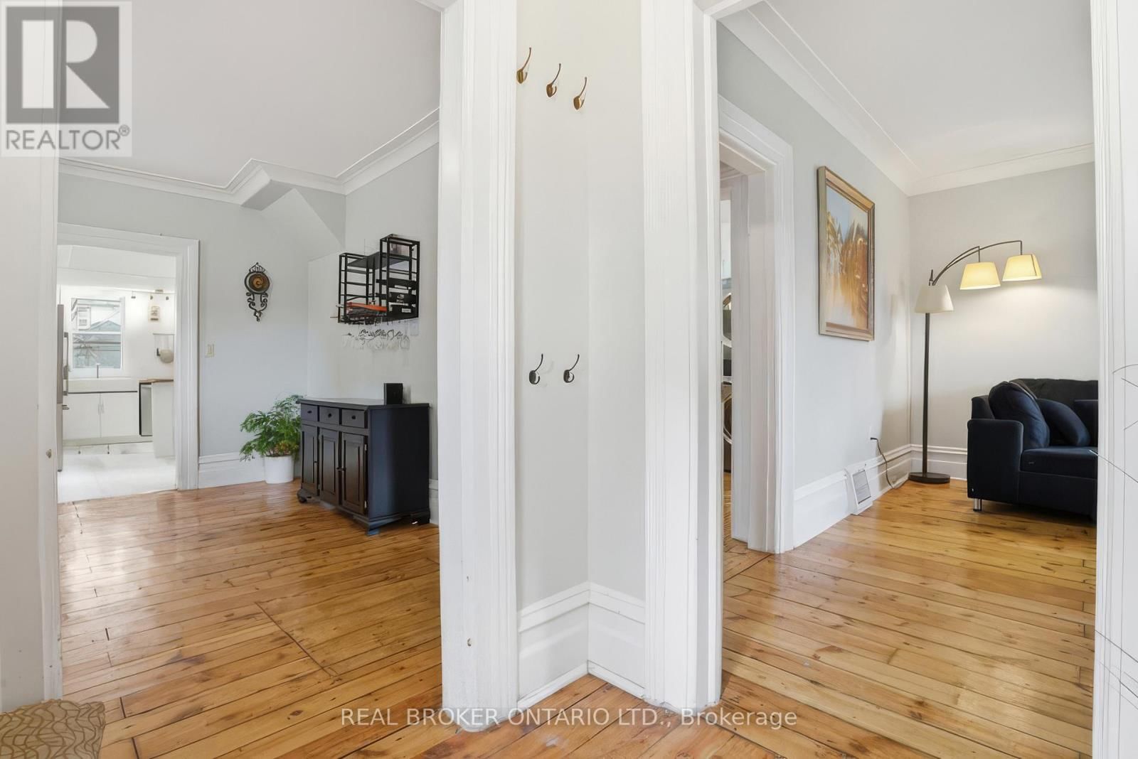 82 BOND STREET Image 33