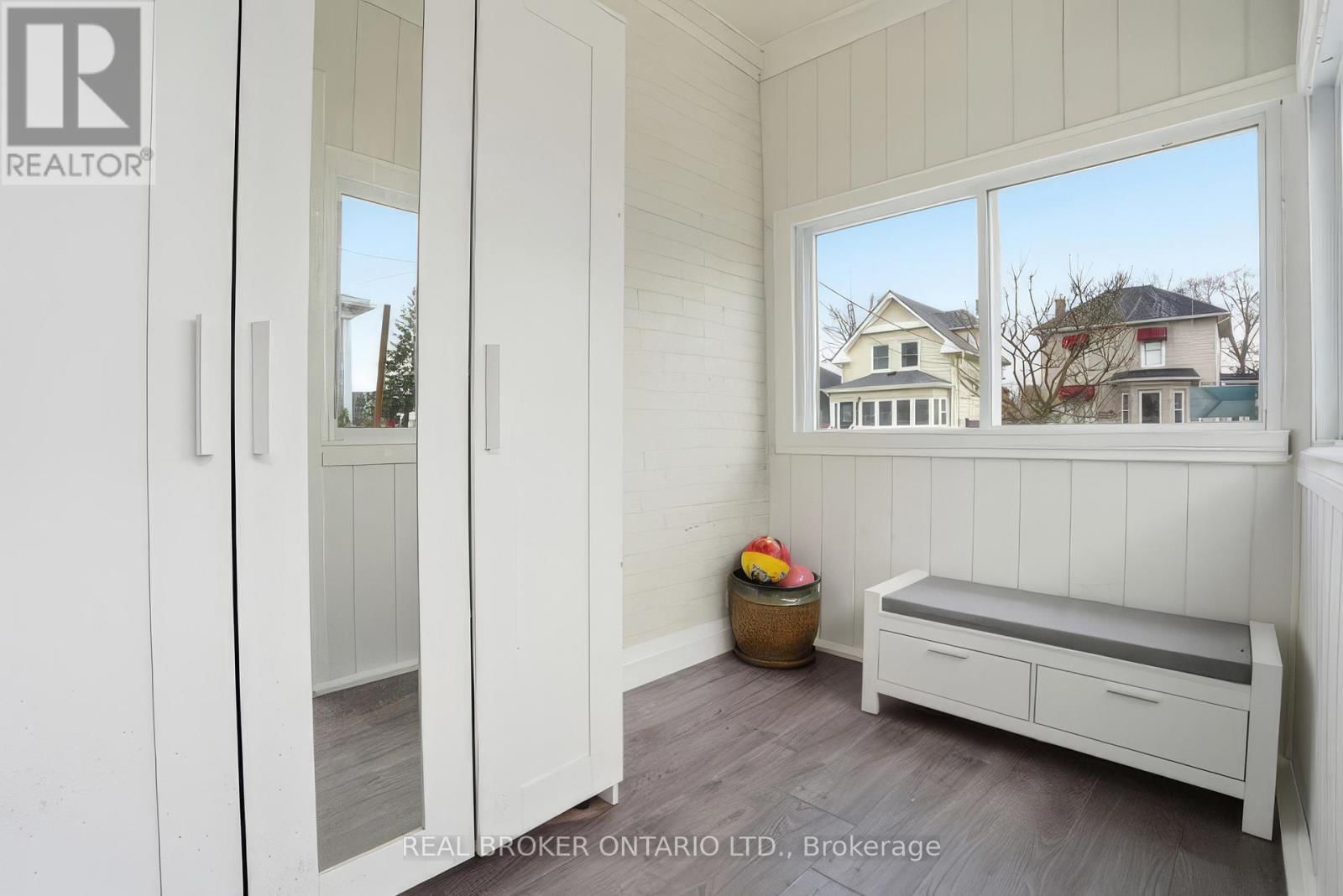 82 BOND STREET Image 37