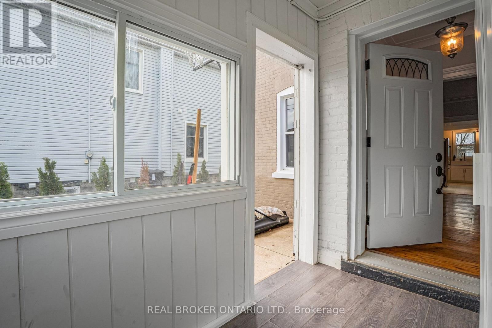 82 BOND STREET Image 38