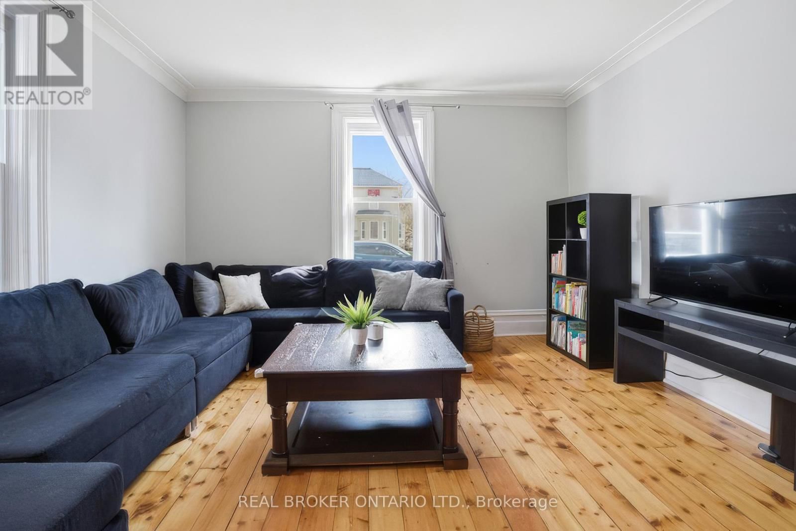 82 BOND STREET Image 5