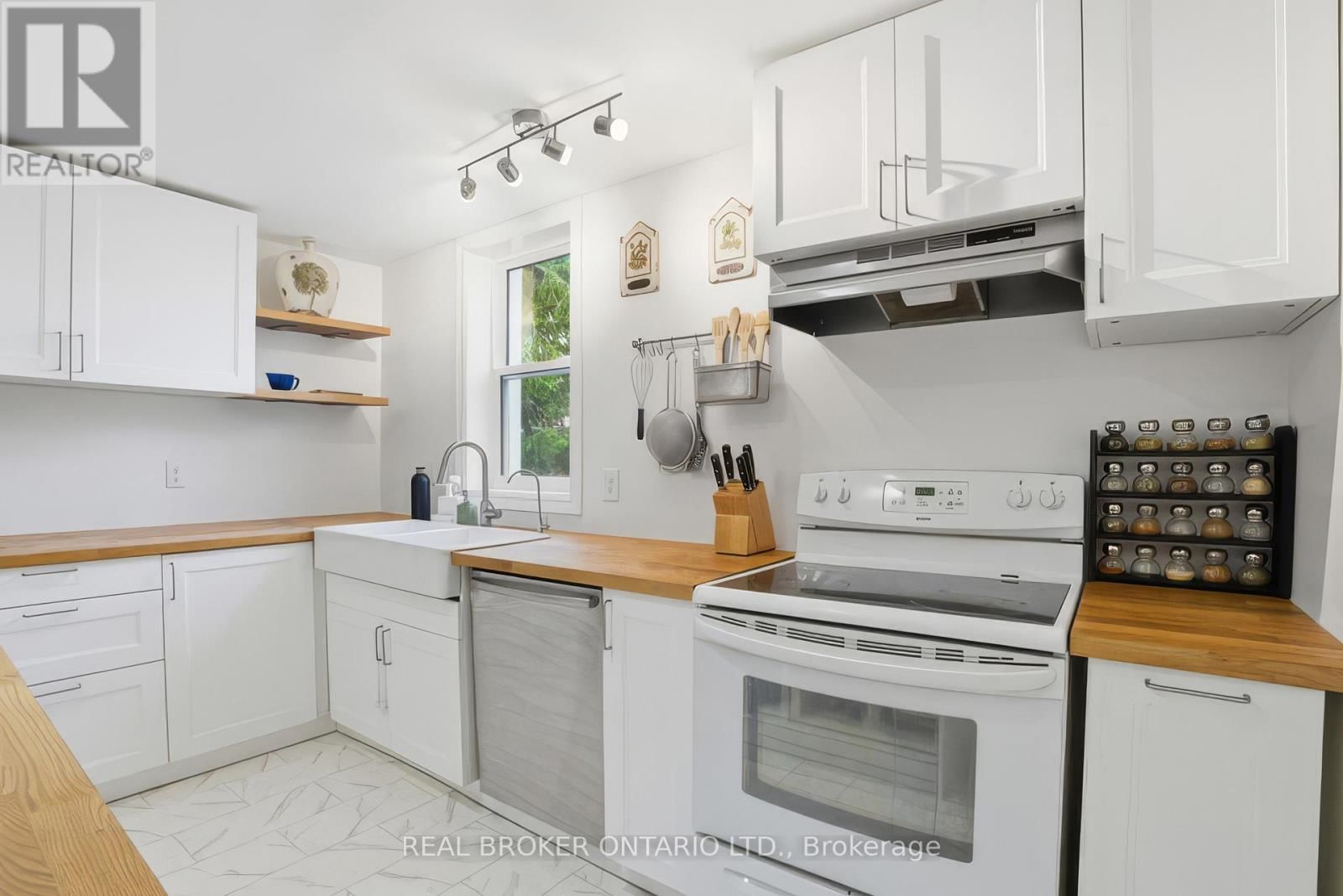 82 BOND STREET Image 8