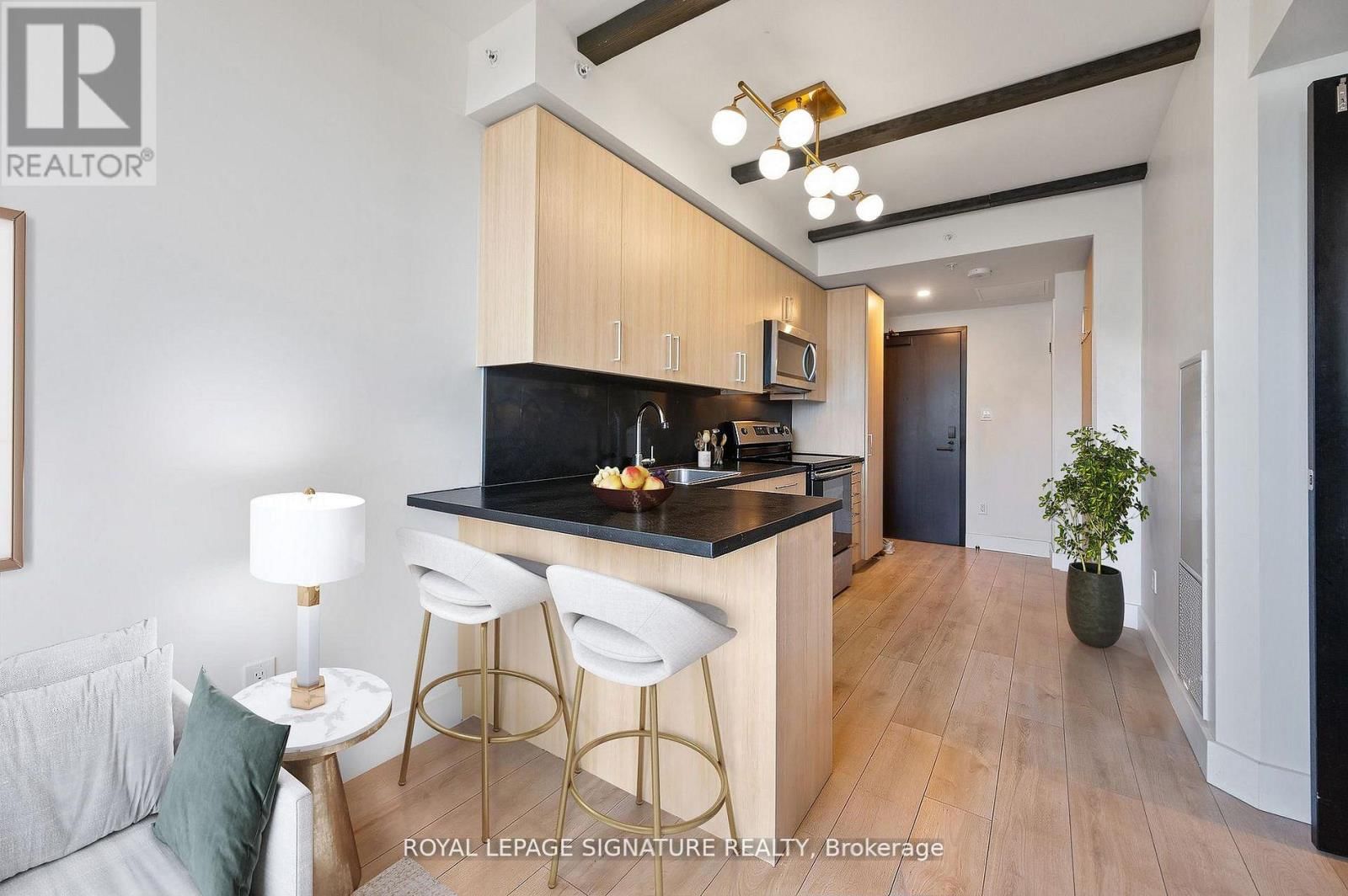 1135 - 145 COLUMBIA STREET WEST Image 2