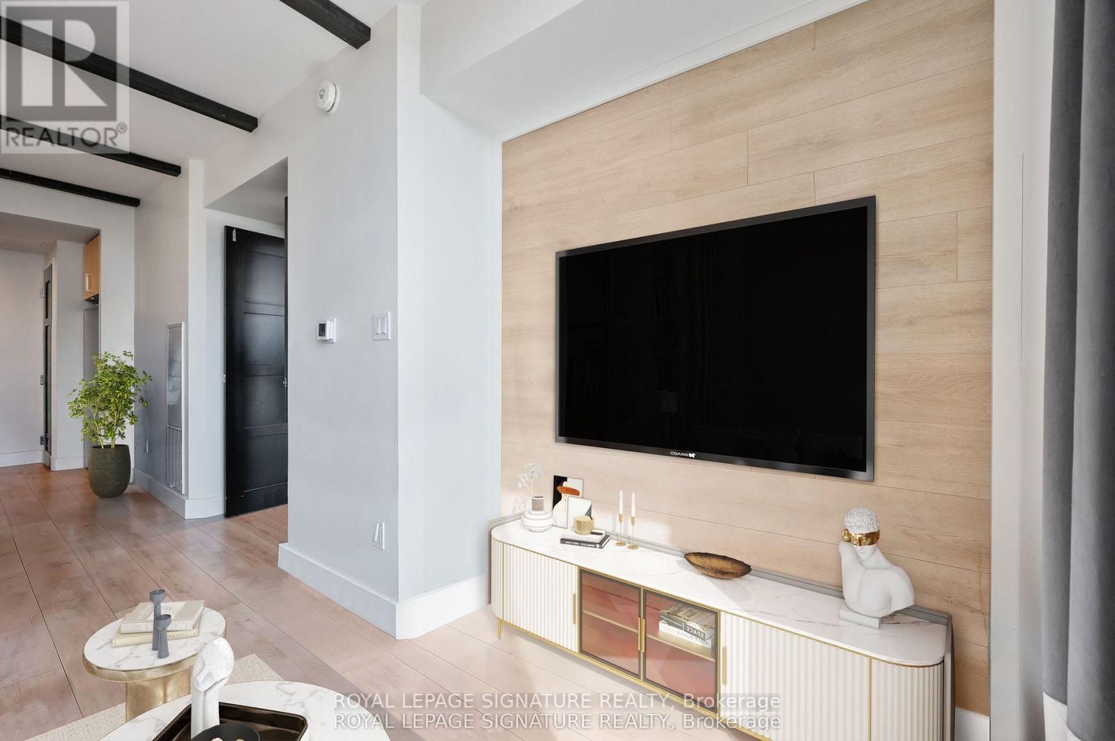 1135 - 145 COLUMBIA STREET WEST Image 3