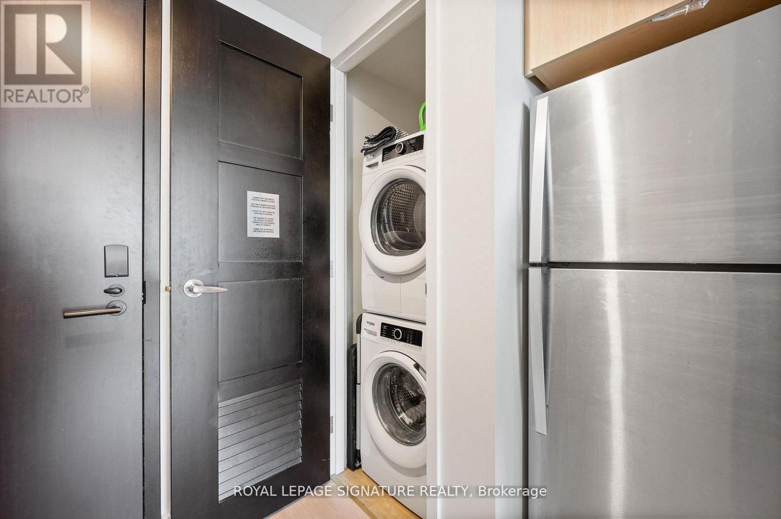 1135 - 145 COLUMBIA STREET WEST Image 9