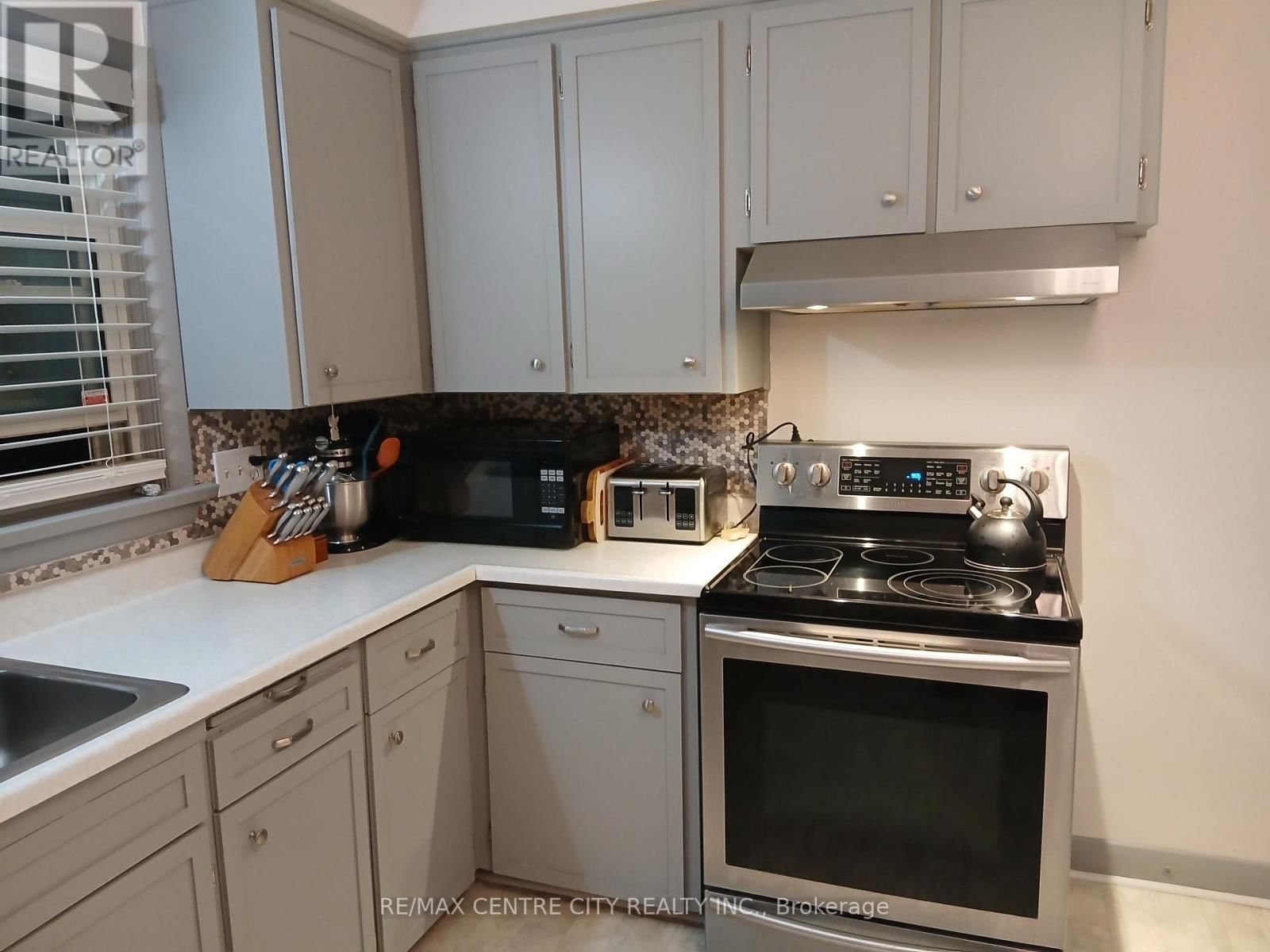 1948 ROYAL CRESCENT Image 10