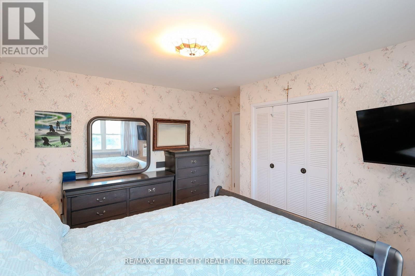 1948 ROYAL CRESCENT Image 14