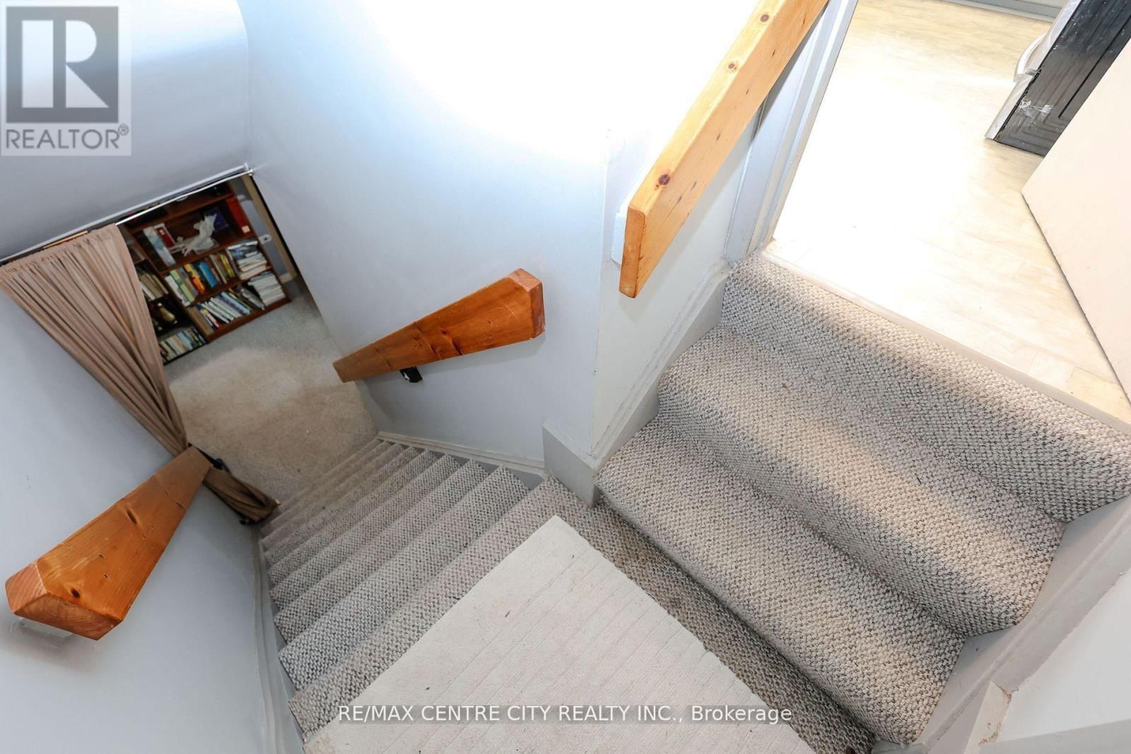 1948 ROYAL CRESCENT Image 17