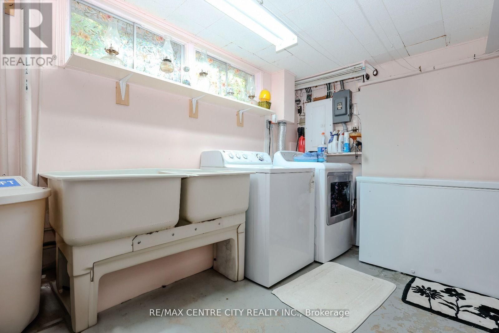 1948 ROYAL CRESCENT Image 18