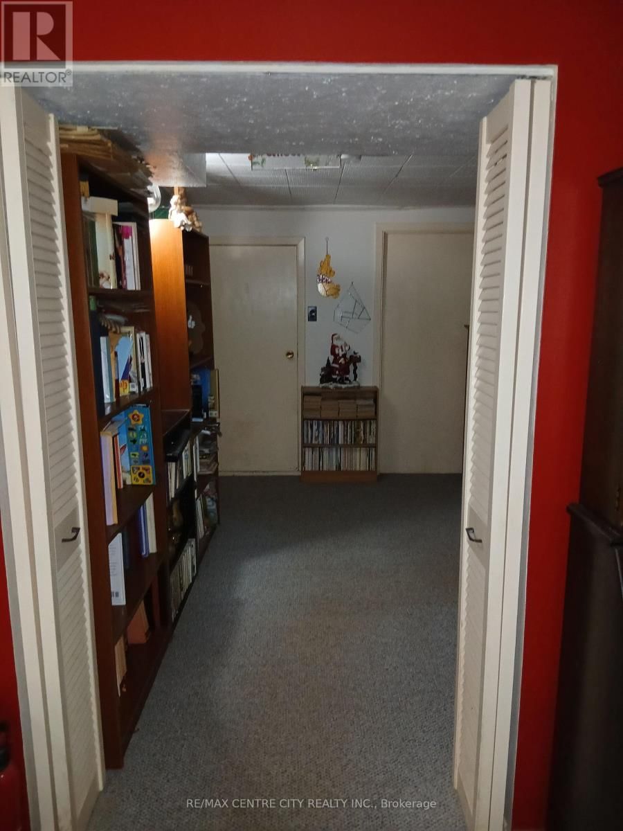 1948 ROYAL CRESCENT Image 20