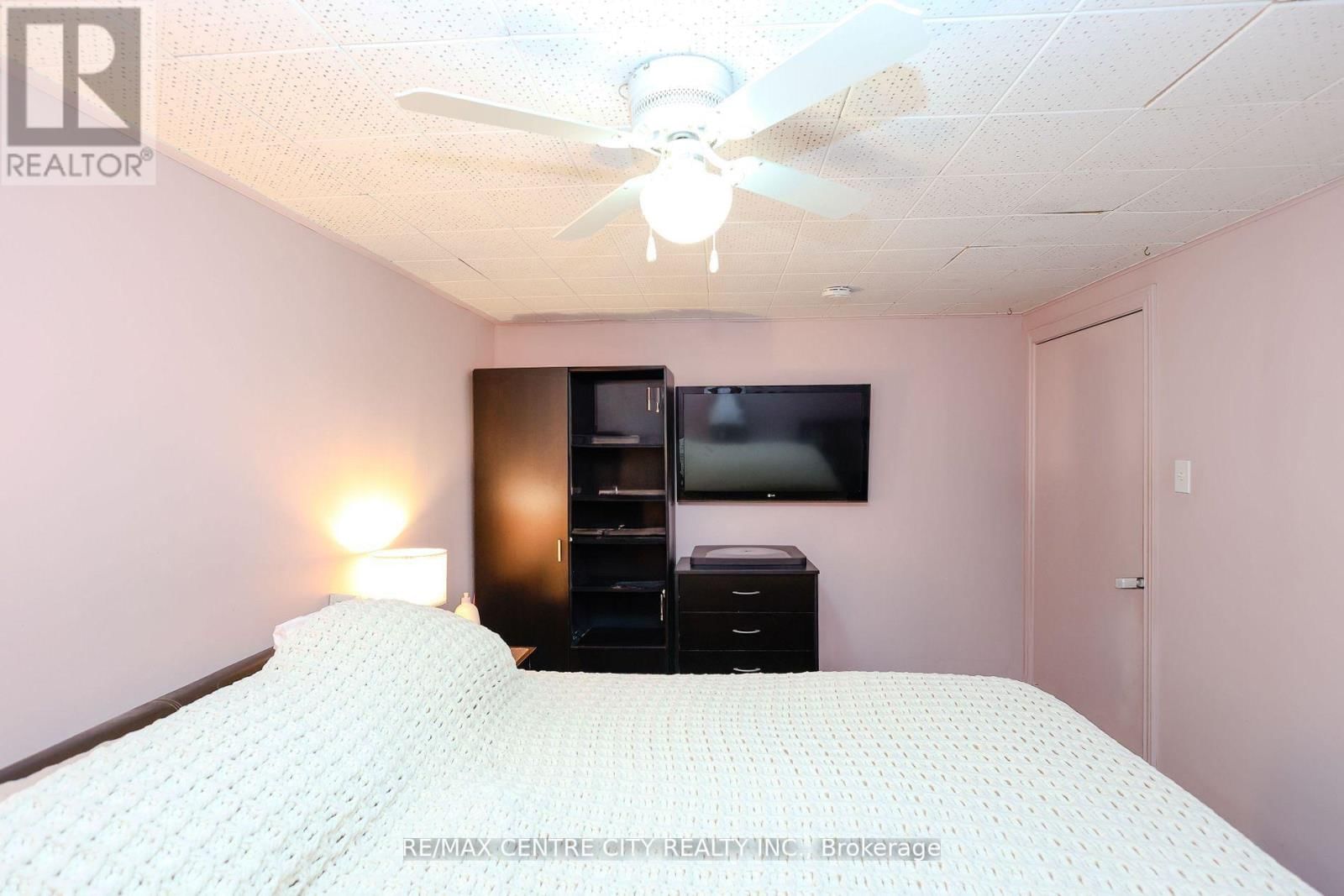 1948 ROYAL CRESCENT Image 23