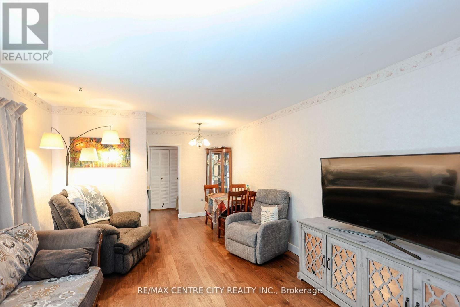 1948 ROYAL CRESCENT Image 7