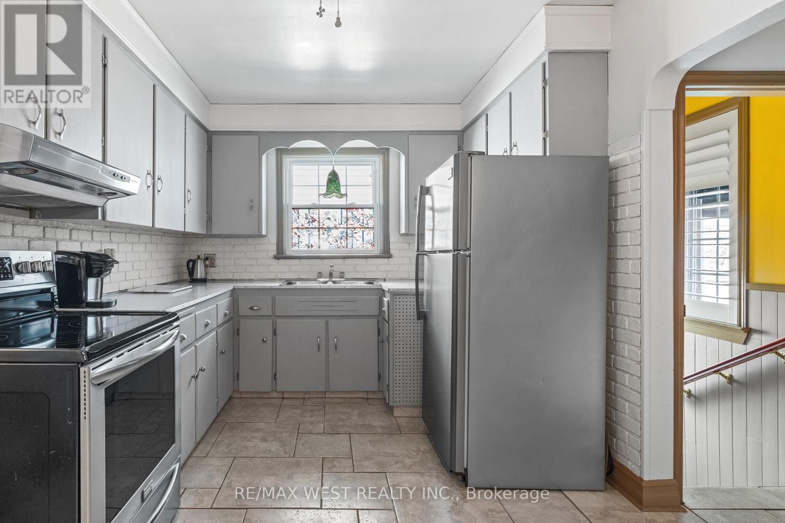 5533 ONTARIO AVENUE Image 8