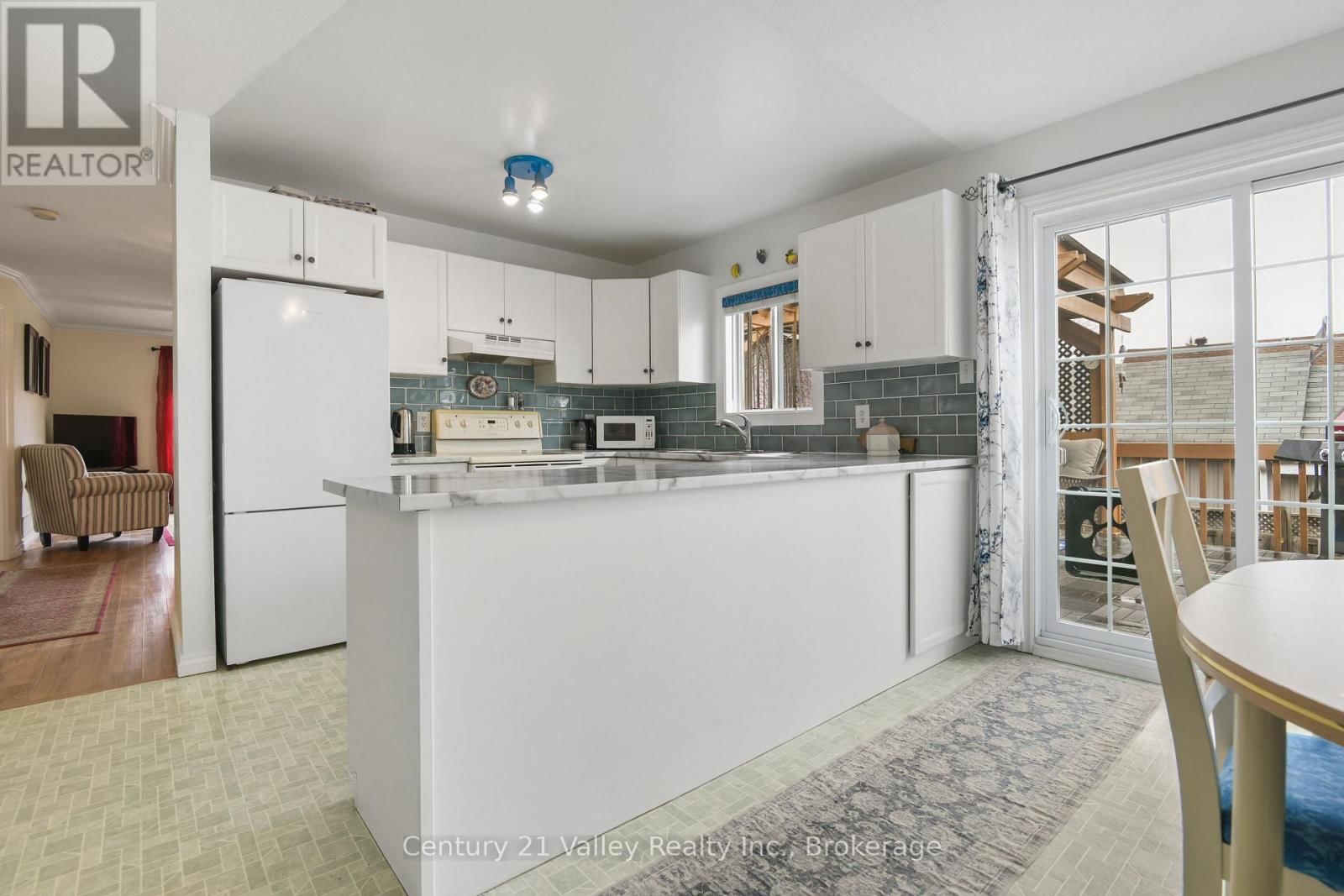 99 QUEEN STREET NORTH Image 12