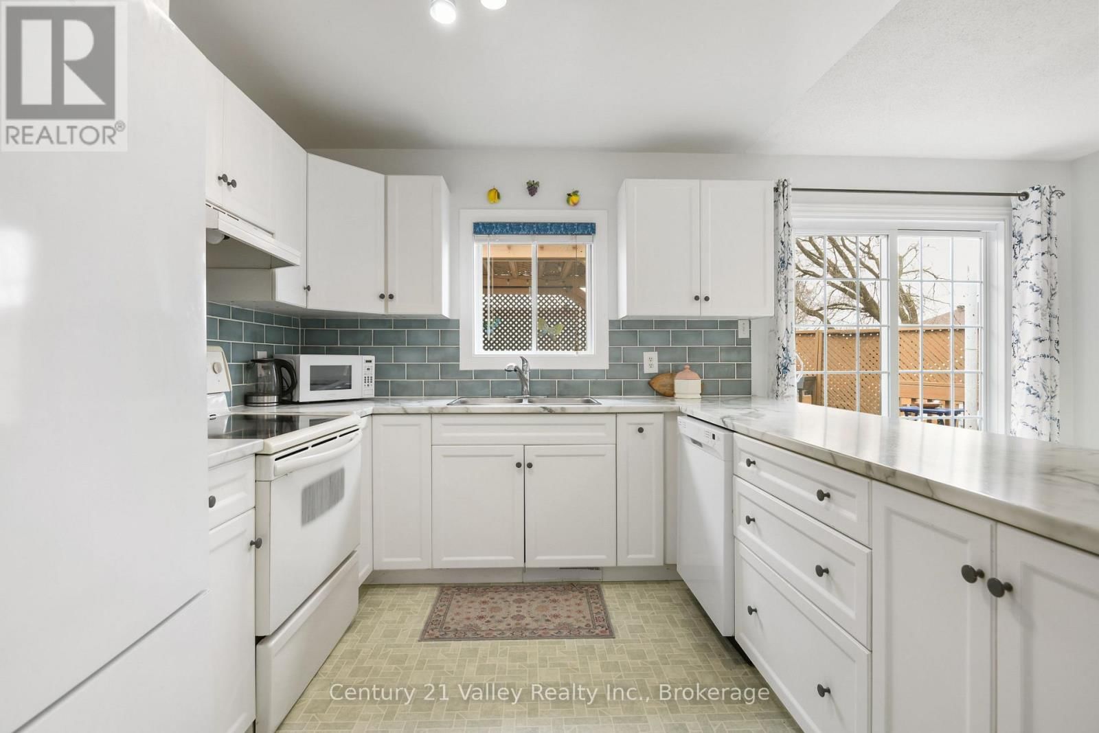 99 QUEEN STREET NORTH Image 15