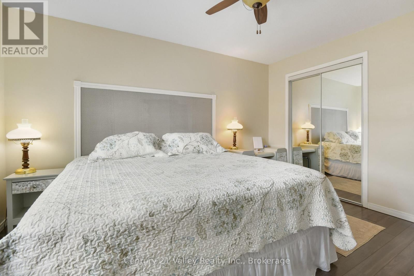 99 QUEEN STREET NORTH Image 17