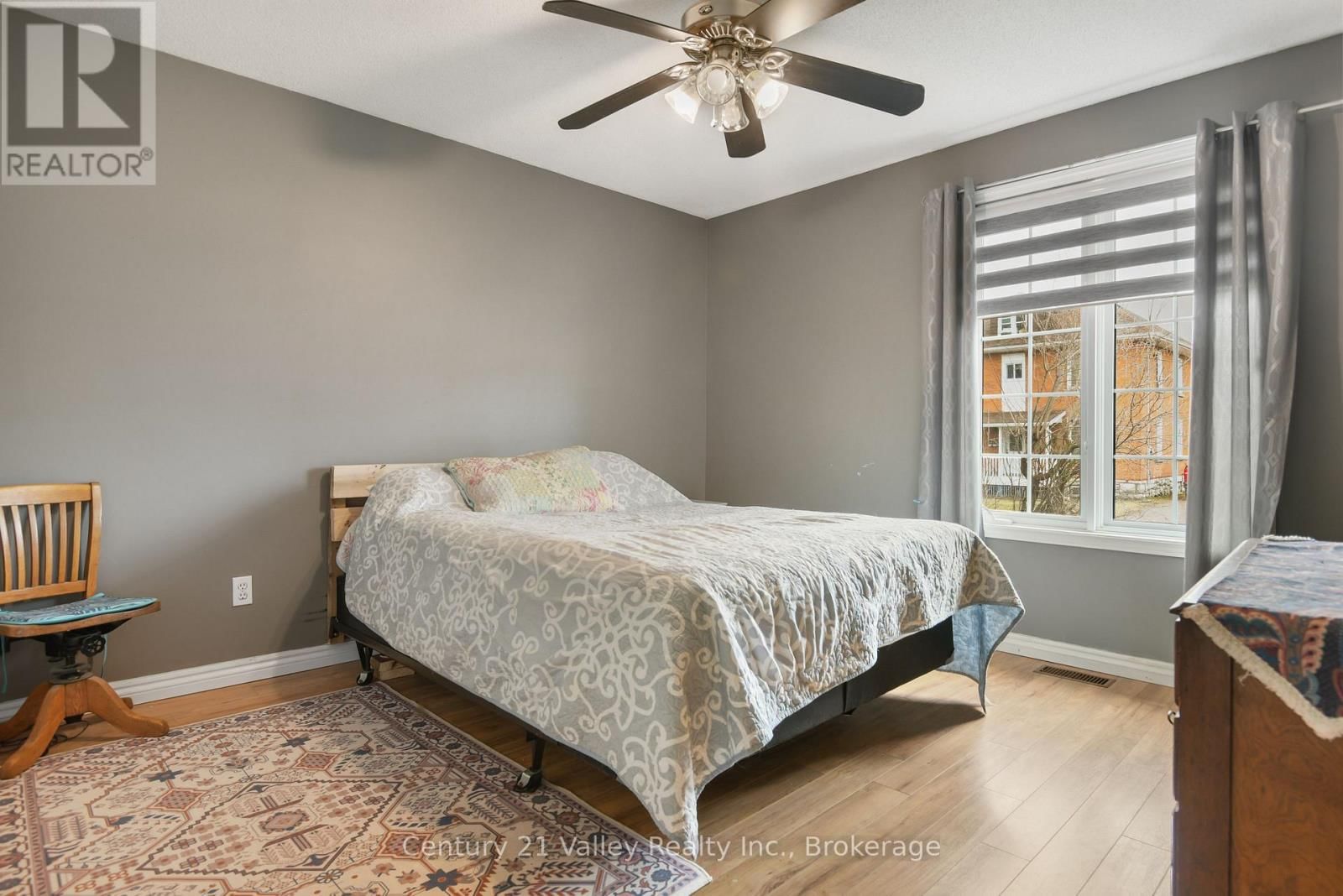 99 QUEEN STREET NORTH Image 18