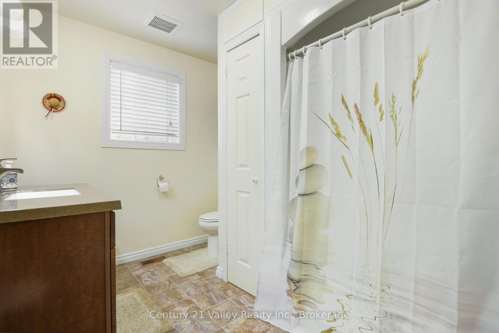 99 QUEEN STREET NORTH Image 20