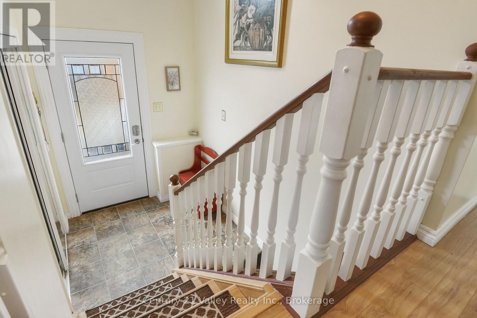 99 QUEEN STREET NORTH Image 22