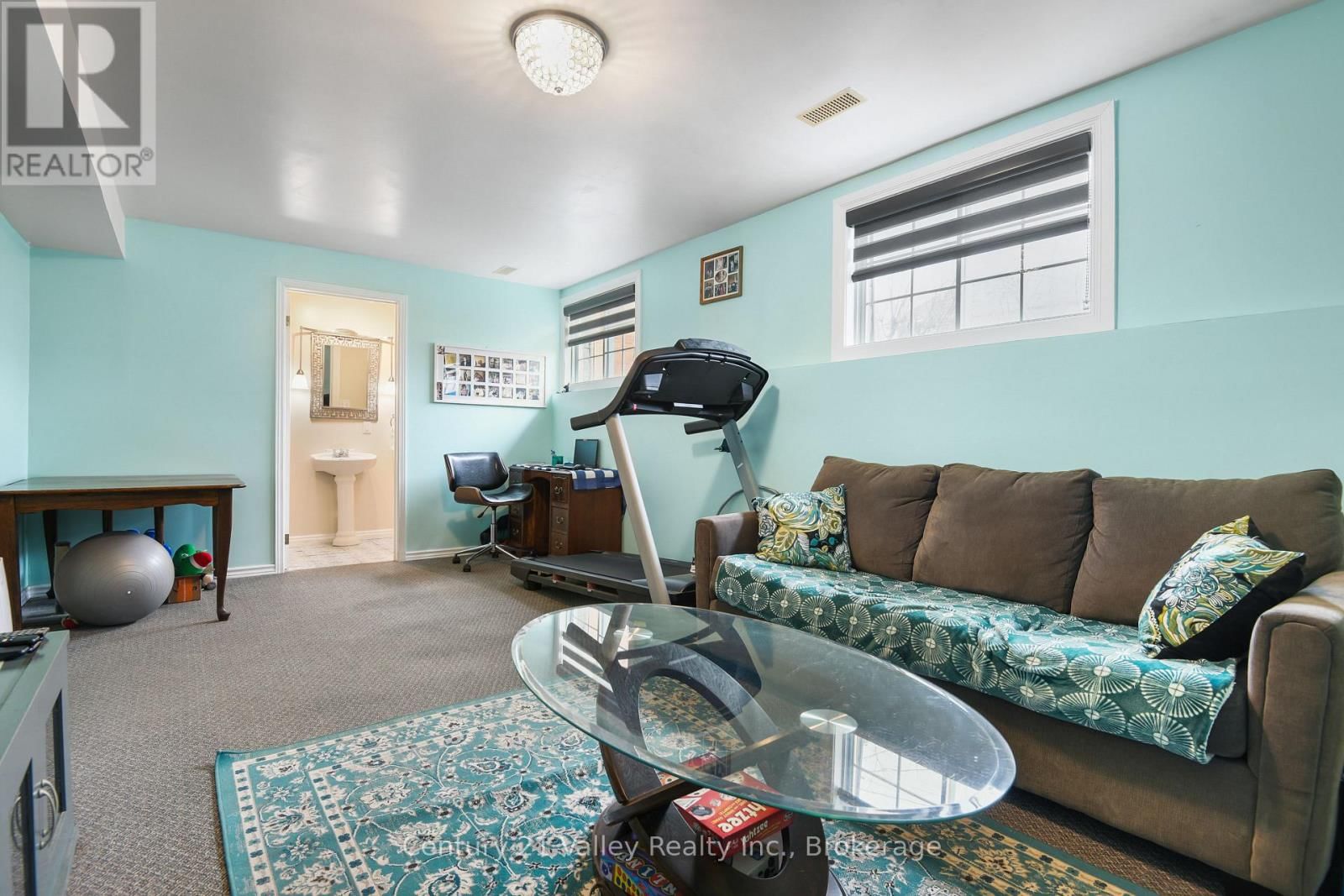 99 QUEEN STREET NORTH Image 23