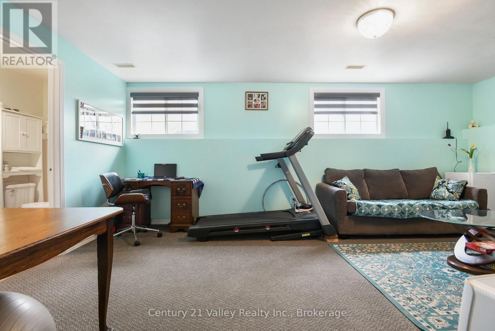 99 QUEEN STREET NORTH Image 24