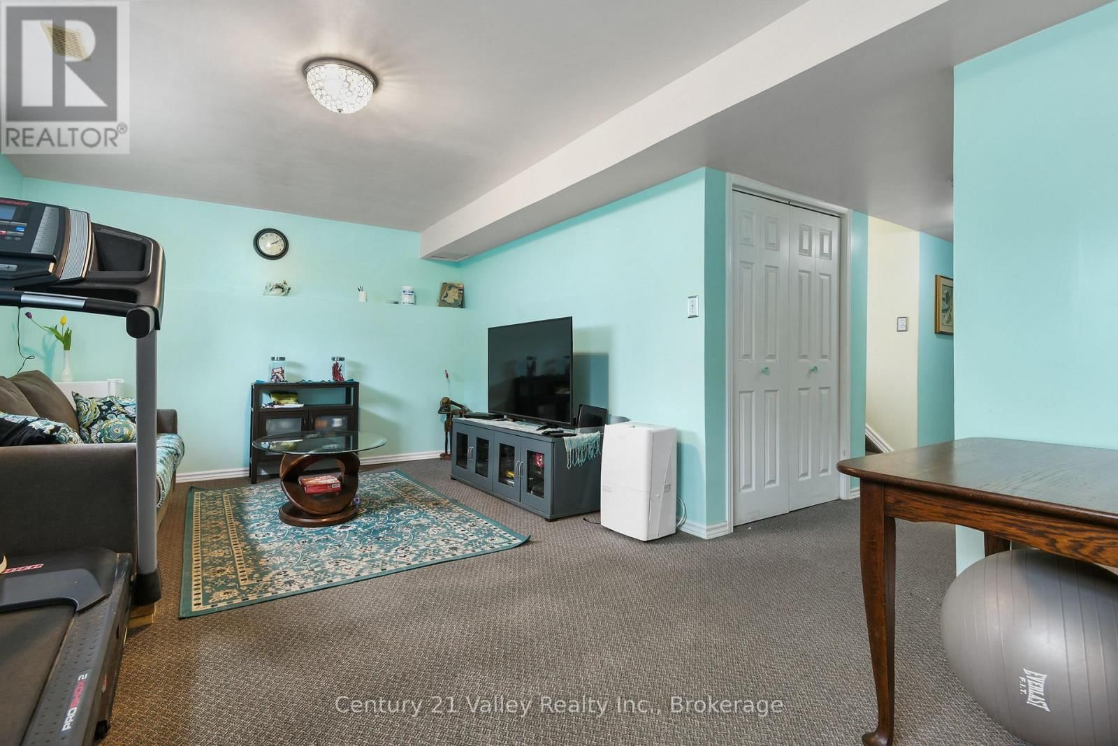 99 QUEEN STREET NORTH Image 25