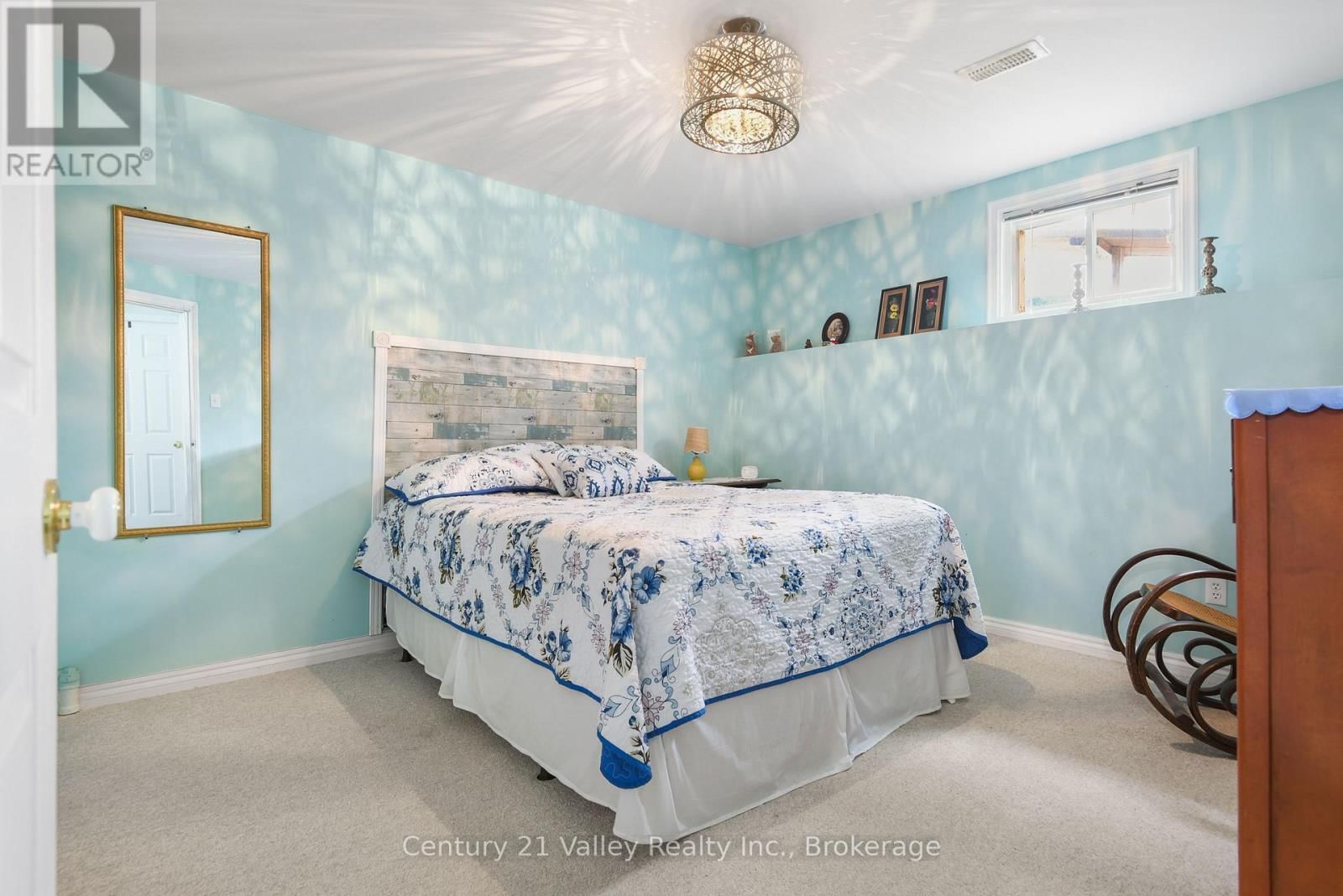 99 QUEEN STREET NORTH Image 26