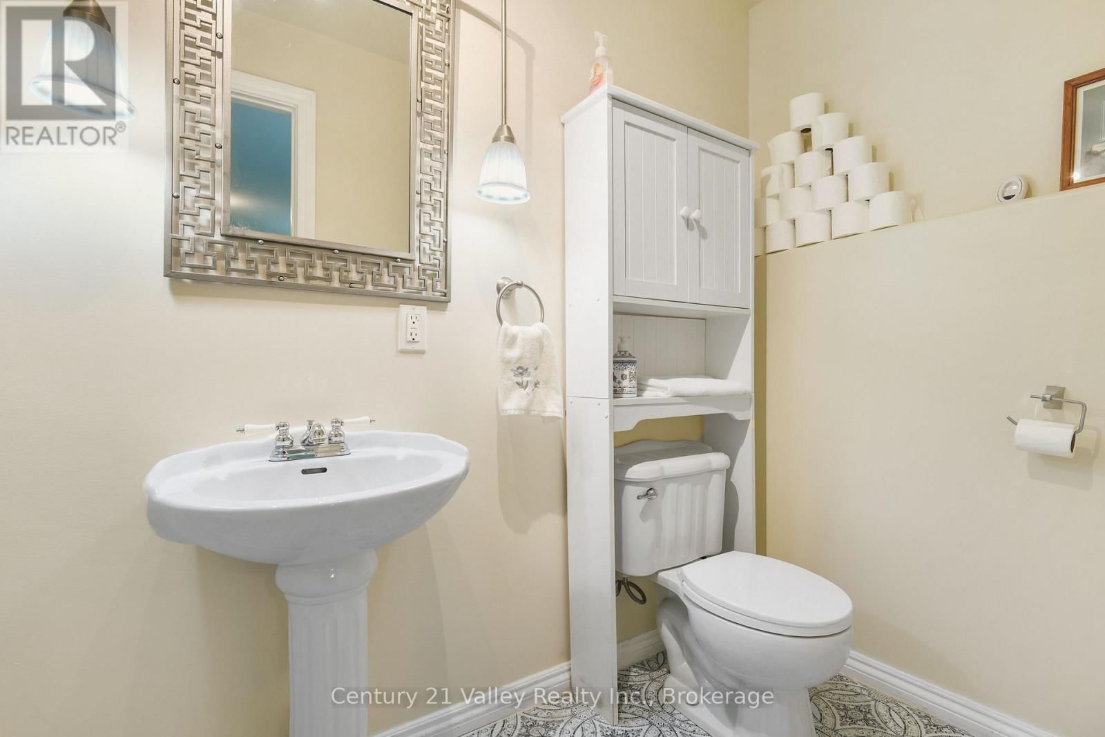 99 QUEEN STREET NORTH Image 29