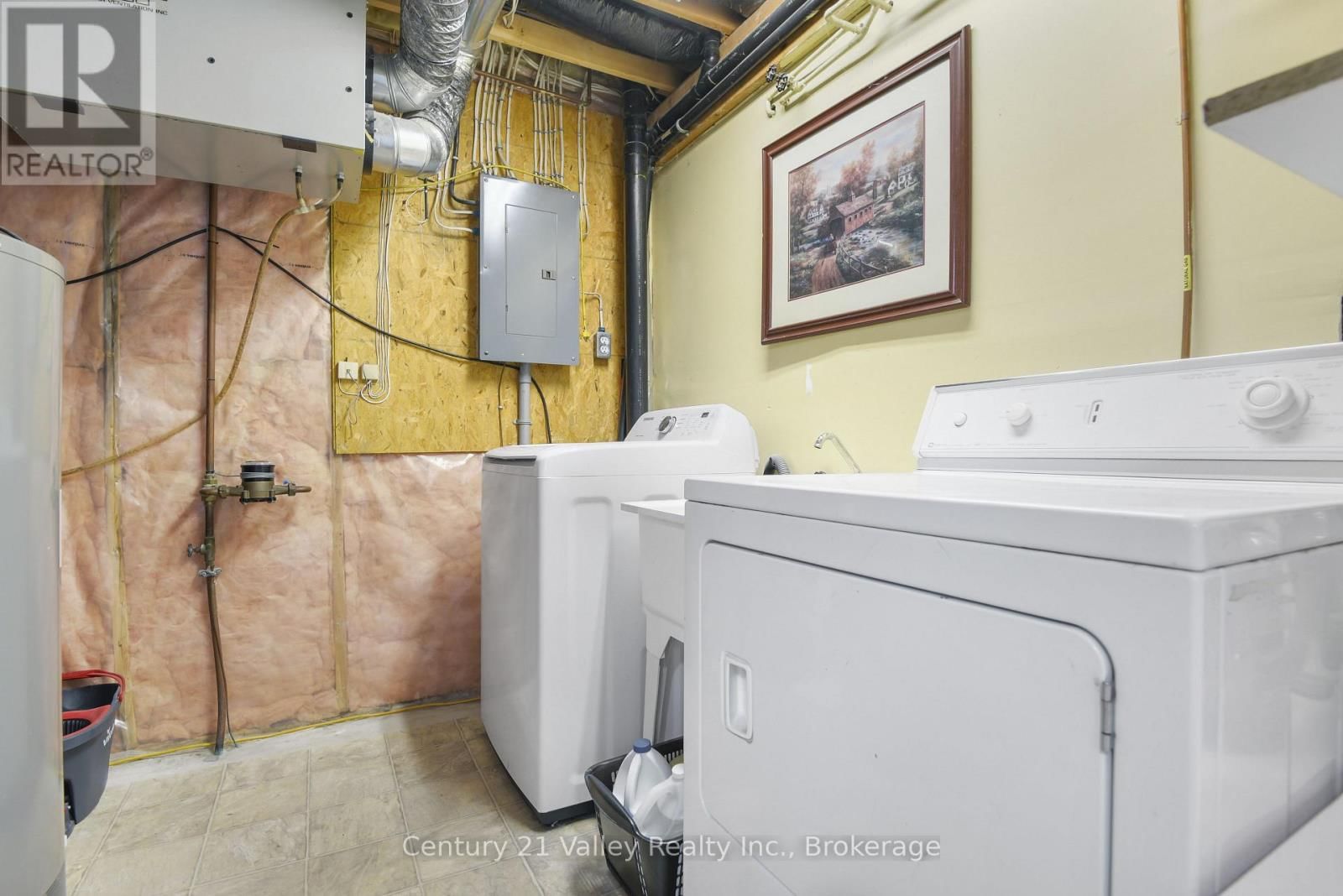 99 QUEEN STREET NORTH Image 30