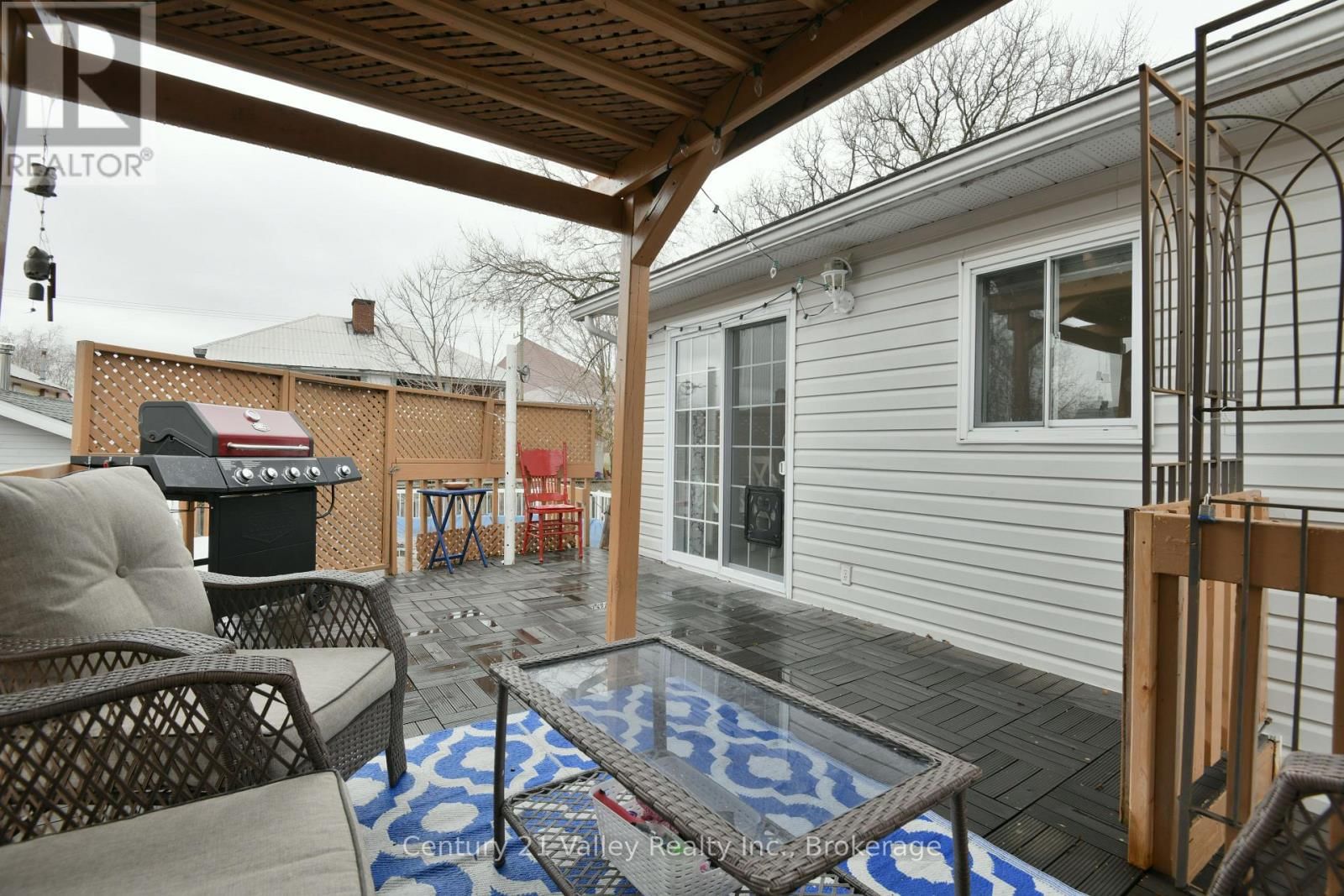 99 QUEEN STREET NORTH Image 34