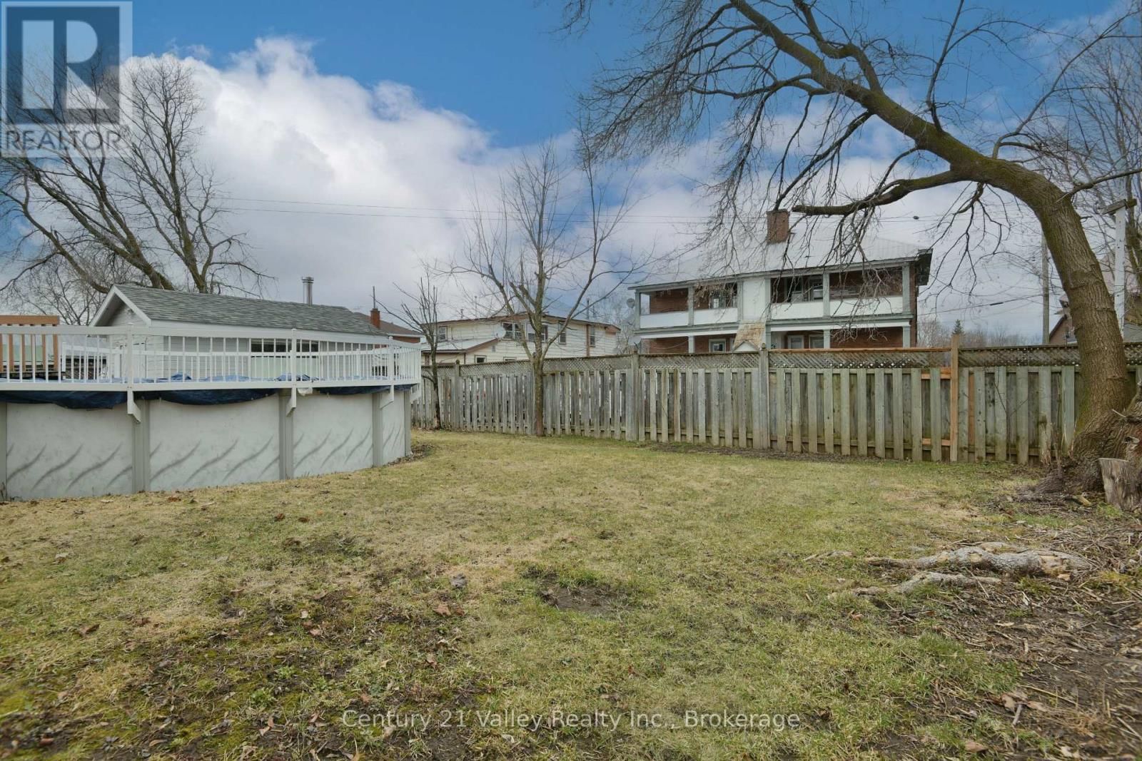 99 QUEEN STREET NORTH Image 35