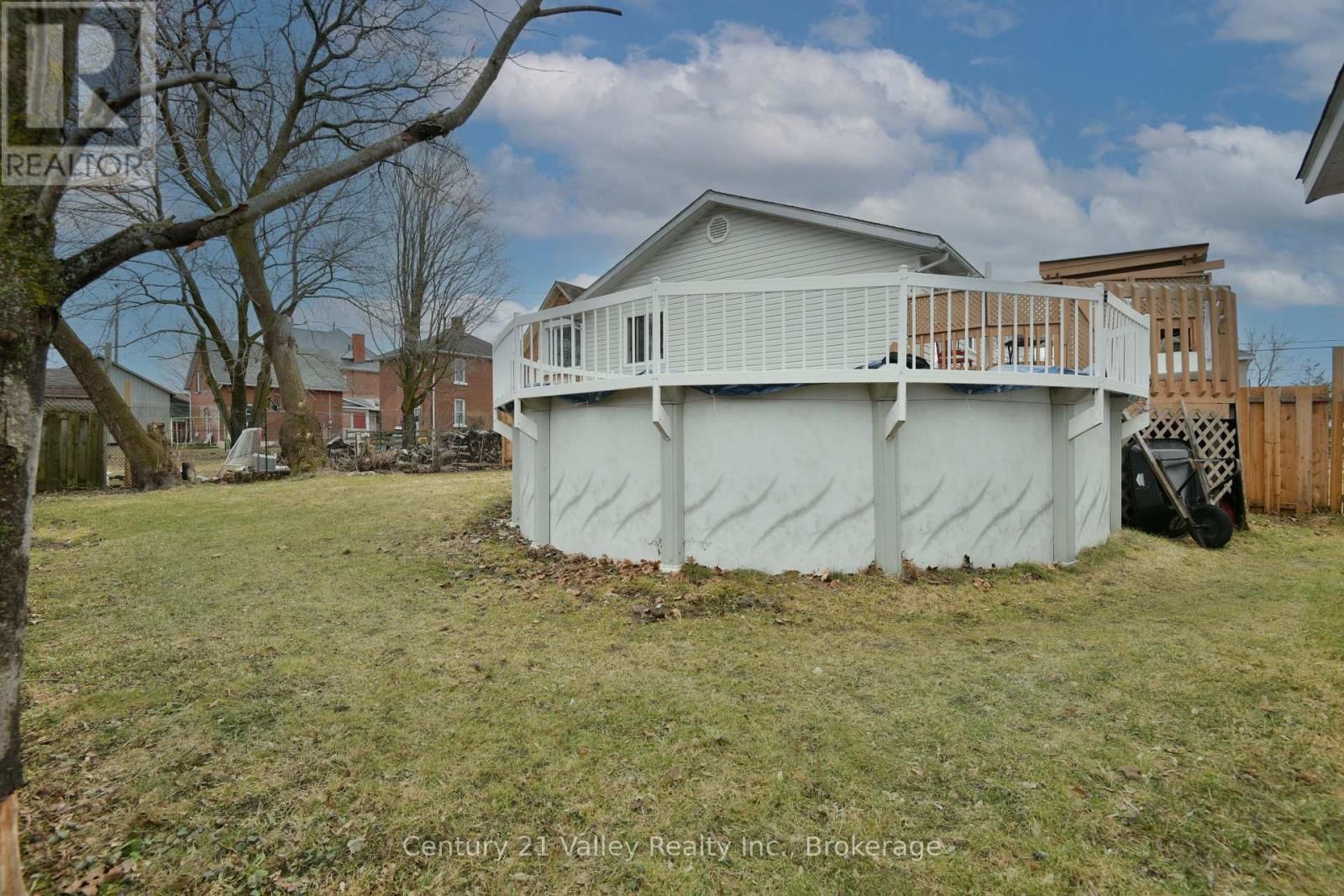 99 QUEEN STREET NORTH Image 36