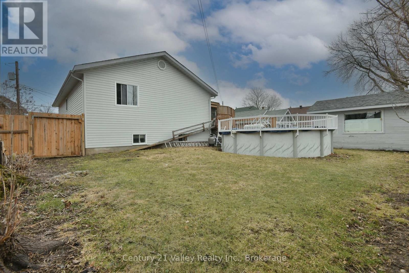 99 QUEEN STREET NORTH Image 37