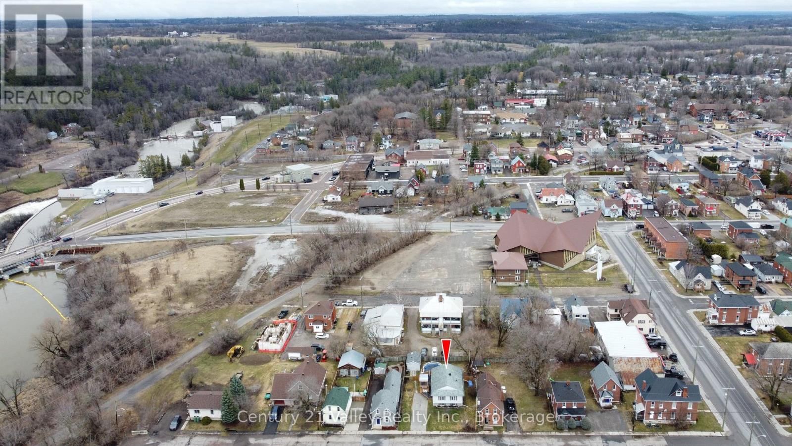 99 QUEEN STREET NORTH Image 39