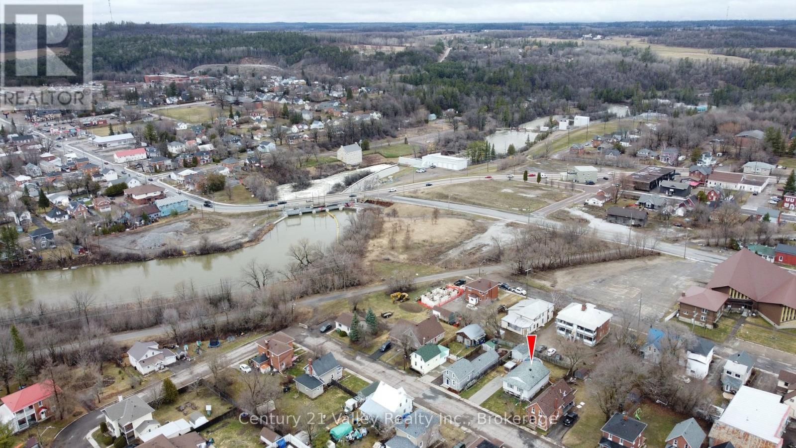 99 QUEEN STREET NORTH Image 40