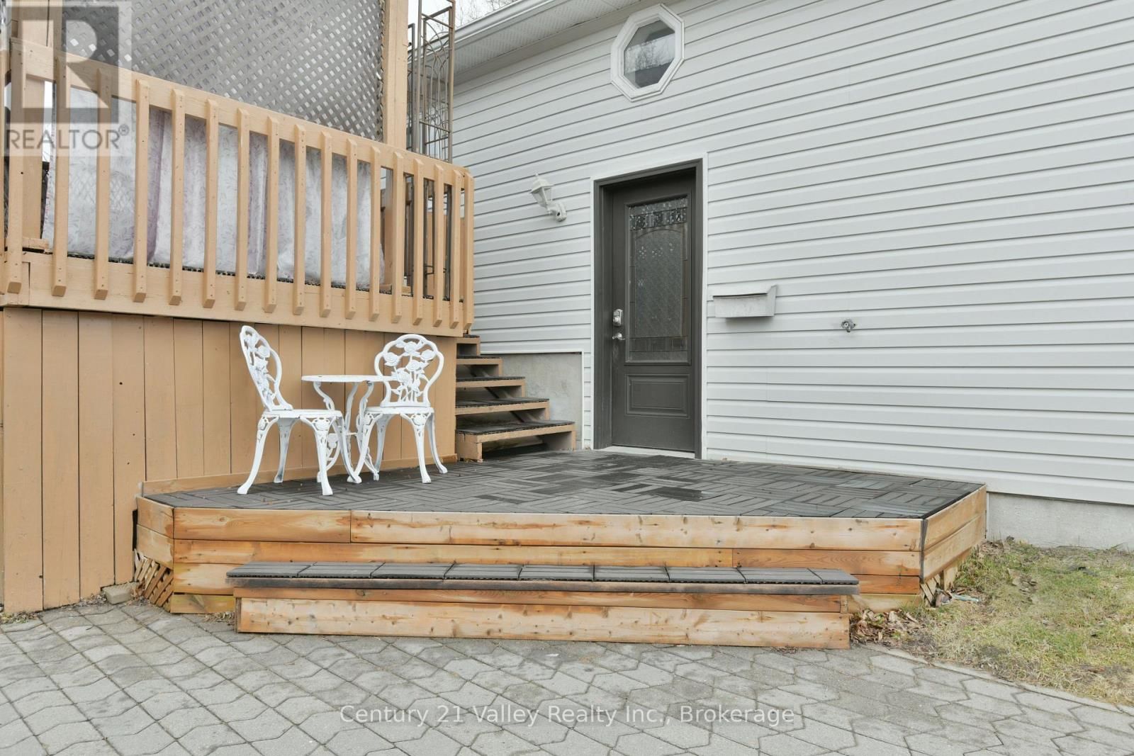 99 QUEEN STREET NORTH Image 6