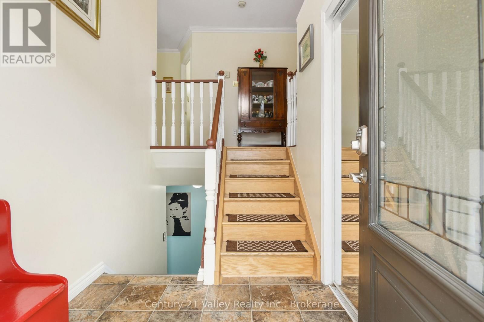 99 QUEEN STREET NORTH Image 7