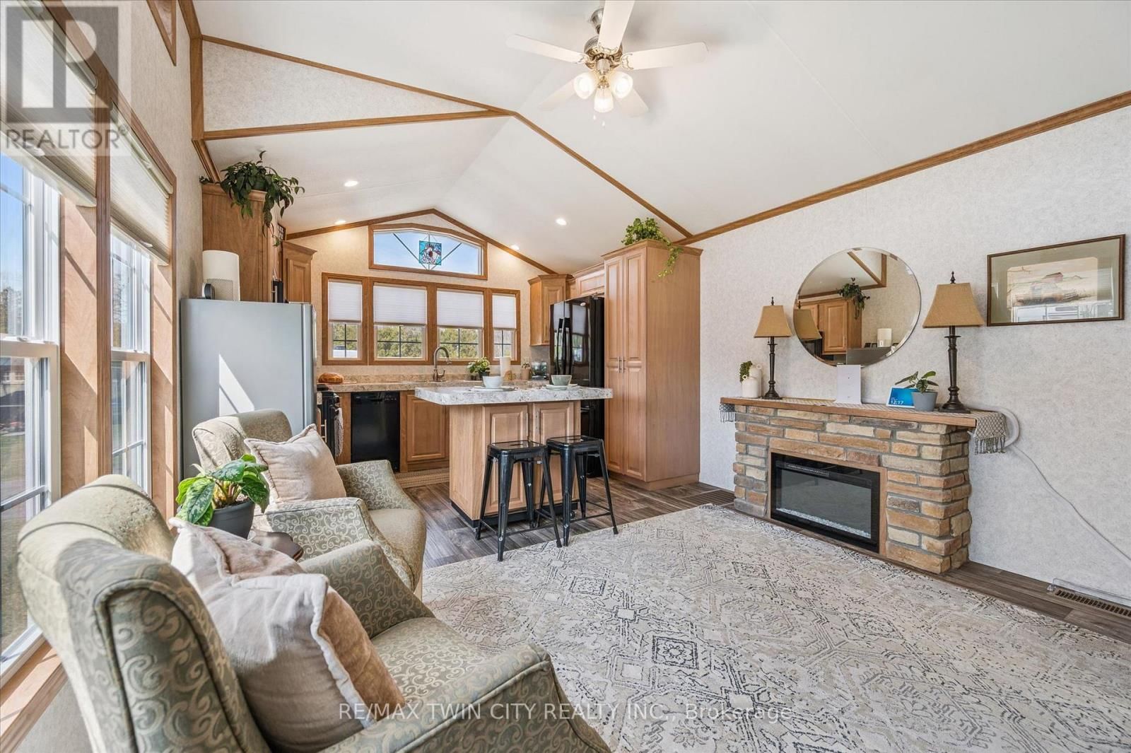 83 - 930 LAKESHORE ROAD Image 10