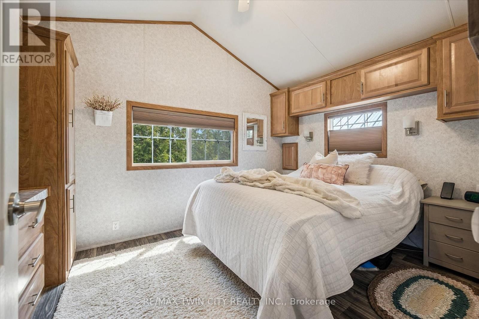 83 - 930 LAKESHORE ROAD Image 15